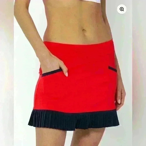 InPhorm NYC Kai Pleated tennis skort in poppy red and navy - Picture 2 of 11